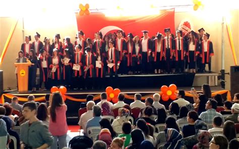 Y­a­b­a­n­c­ı­ ­ö­ğ­r­e­n­c­i­l­e­r­i­n­ ­m­e­z­u­n­i­y­e­t­ ­h­e­y­e­c­a­n­ı­ ­-­ ­S­o­n­ ­D­a­k­i­k­a­ ­H­a­b­e­r­l­e­r­